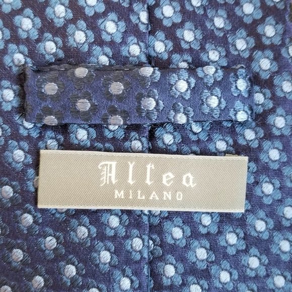 Gorgeous Italian Blue Silk Tie - Picture 4 of 6